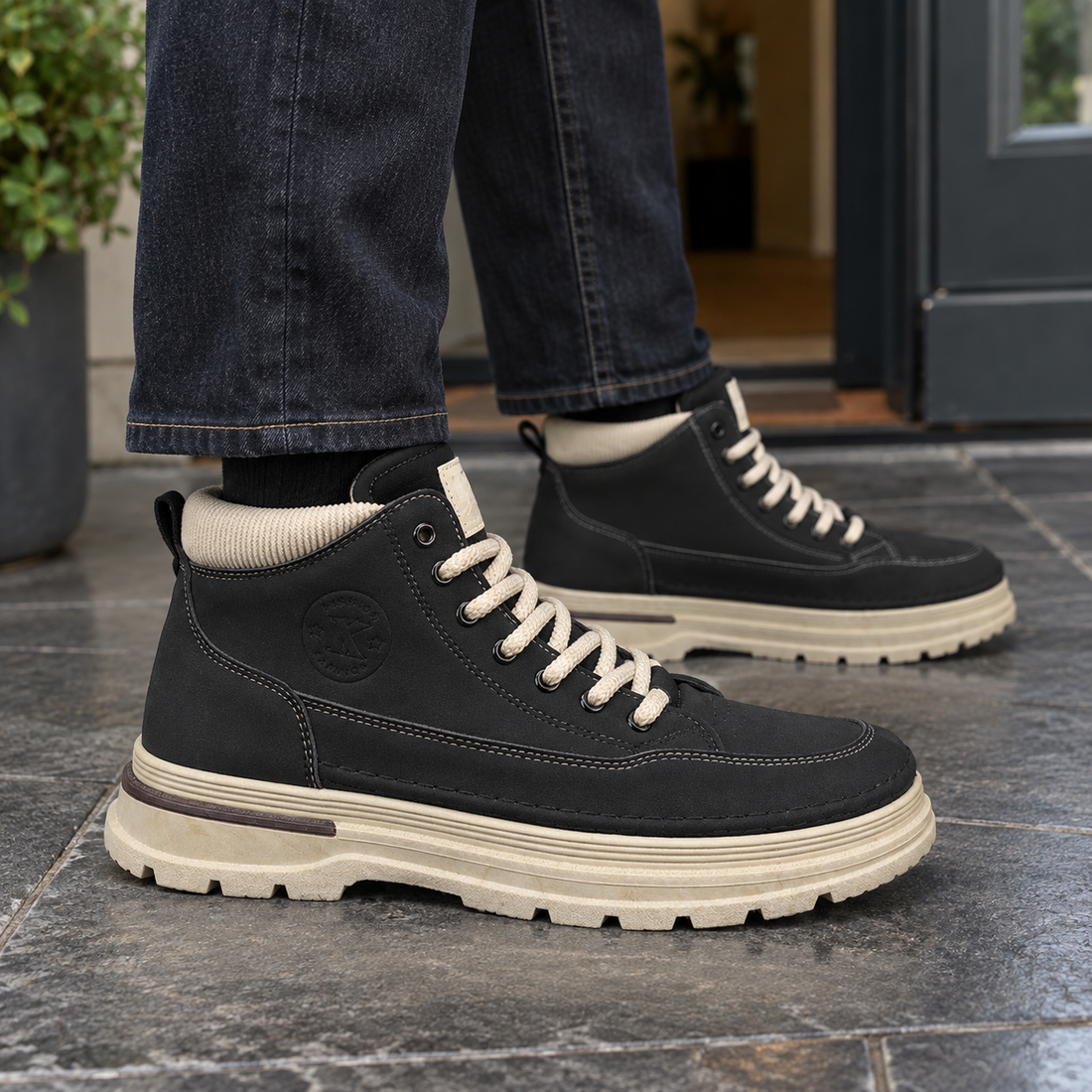 Monreale Platform Boots - Black